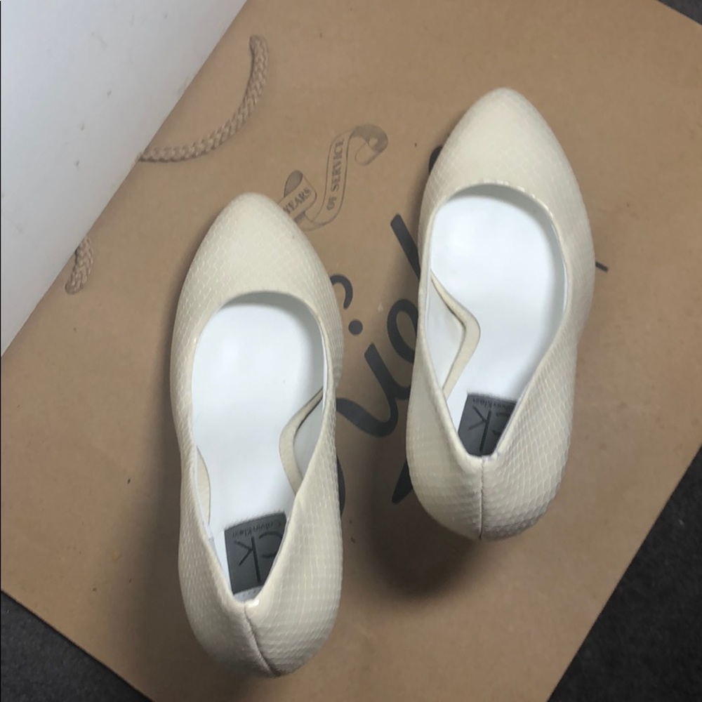 shoes - Picture 2 of 4